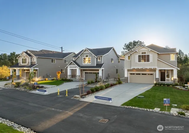 Photo 3 of Single family home for sale at 19515 81st Place Ne #1, Kenmore, WA 98028 | MLS# NWM2464006 | Listing updated on 2026-09-29