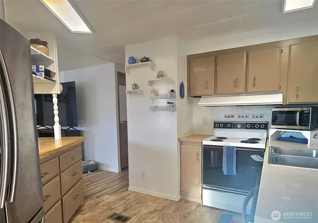 Photo 3 of Sale Pending at 211 Pace Dr #2, East Wenatchee, WA 98802 | MLS# NWM2464706 | Listing updated on 2026-09-22