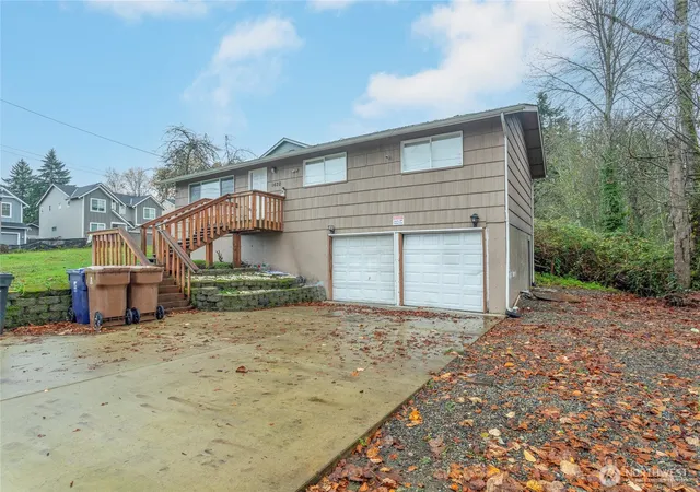 Photo 2 of Sale Pending at 1620 E Columbia Ave, Tacoma, WA 98404 | MLS# NWM2465548 | Listing updated on 2026-09-25