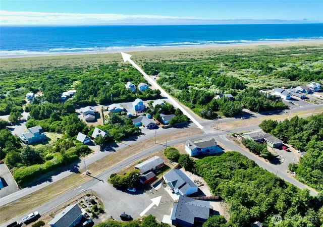 Photo 2 of Single family home for sale at 716 Reporter Ct, Ocean Shores, WA 98569 | MLS# NWM2466507 | Listing updated on 2026-10-18
