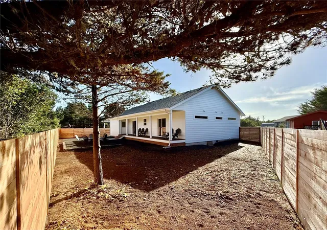 Photo 3 of Single family home for sale at 716 Reporter Ct, Ocean Shores, WA 98569 | MLS# NWM2466507 | Listing updated on 2026-10-18