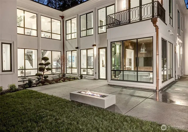 Photo 1 of Mansion for sale at 2837 Evergreen Point Rd, Medina, WA 98039 | MLS# NWM2467028 | Listing updated on 2026-10-02