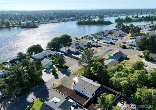 Photo 2 of Single family home for sale at 684 Lake Is Ave Se, Ocean Shores, WA 98569 | MLS# NWM2468083 | Listing updated on 2026-10-01