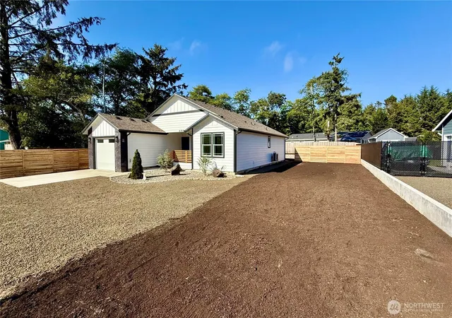 Photo 3 of Single family home for sale at 684 Lake Is Ave Se, Ocean Shores, WA 98569 | MLS# NWM2468083 | Listing updated on 2026-10-01