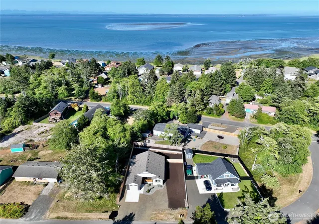 Photo 3 of Single family home for sale at 684 Lake Is Ave SE, Ocean Shores, WA 98569 | MLS# NWM2468083 | Listing updated on 2026-10-01