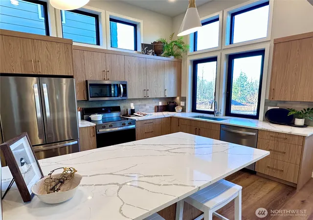Photo 3 of Single family home for sale at 4304 Creston Way, Bellingham, WA 98226 | MLS# NWM2468091 | Listing updated on 2026-09-28