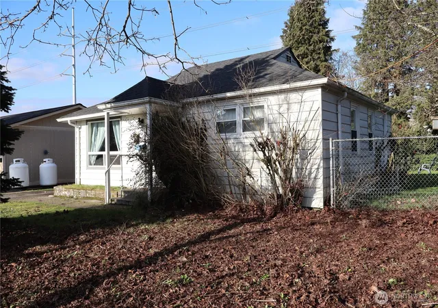 Photo 2 of Single family home for sale at 8510 33rd Avenue S, Lakewood, WA 98499 | MLS# NWM2468649 | Listing updated on 2026-09-30