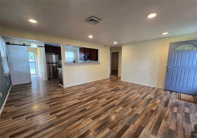 Photo 4 of Single family home for sale at 8510 33rd Avenue S, Lakewood, WA 98499 | MLS# NWM2468649 | Listing updated on 2026-09-30