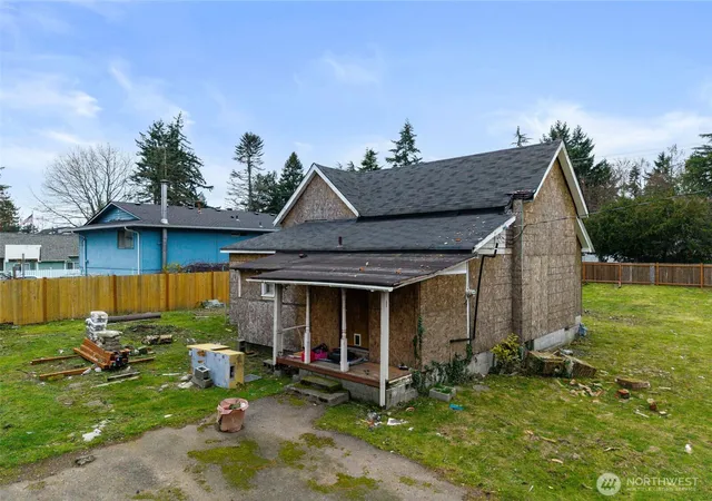 Photo 3 of Sale Pending at 11205 12th Avenue SW, Seattle, WA 98146 | MLS# NWM2469139 | Listing updated on 2026-01-20
