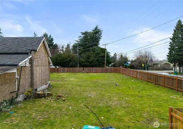 Photo 4 of Sale Pending at 11205 12th Avenue SW, Seattle, WA 98146 | MLS# NWM2469139 | Listing updated on 2026-01-20