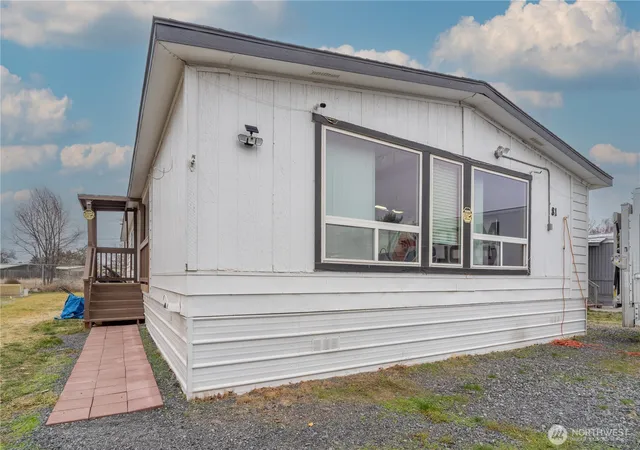 Photo 1 of Manufactured home for sale at 4815 Airway Dr Ne #81, Moses Lake, WA 98837 | MLS# NWM2469406 | Listing updated on 2026-10-15