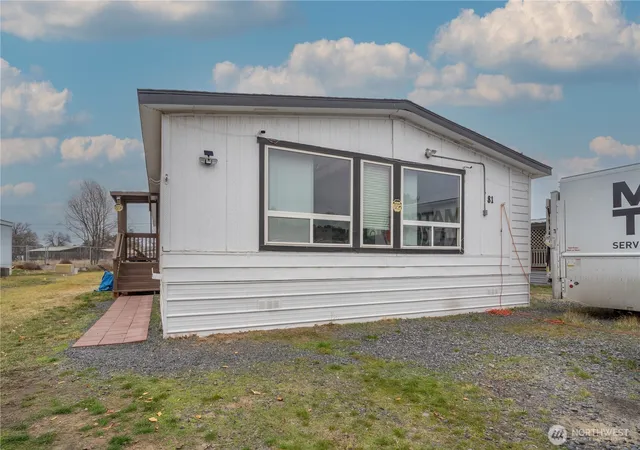 Photo 2 of Manufactured home for sale at 4815 Airway Dr Ne #81, Moses Lake, WA 98837 | MLS# NWM2469406 | Listing updated on 2026-10-15
