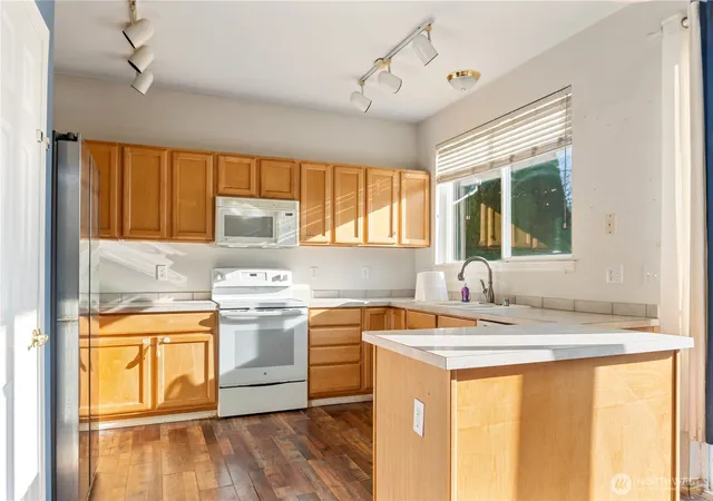 Photo 3 of Sale Pending at 9016 176th Street Ct E, Puyallup, WA 98375 | MLS# NWM2470046 | Listing updated on 2026-09-25