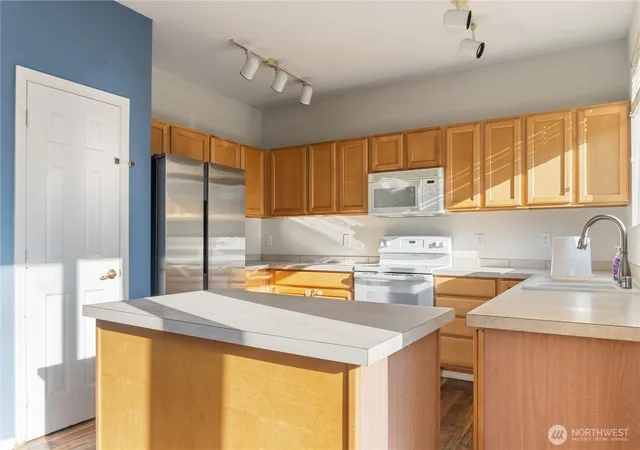 Photo 4 of Sale Pending at 9016 176th Street Ct E, Puyallup, WA 98375 | MLS# NWM2470046 | Listing updated on 2026-09-25