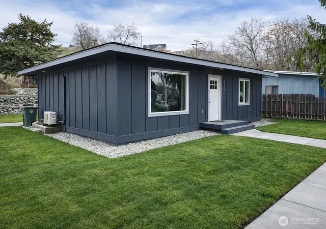 Photo 2 of Sale Pending at 919 E Johnson Ave, Chelan, WA 98816 | MLS# NWM2470534 | Listing updated on 2026-09-23