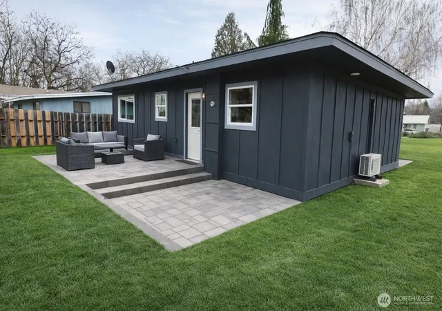 Photo 4 of Sale Pending at 919 E Johnson Ave, Chelan, WA 98816 | MLS# NWM2470534 | Listing updated on 2026-09-23
