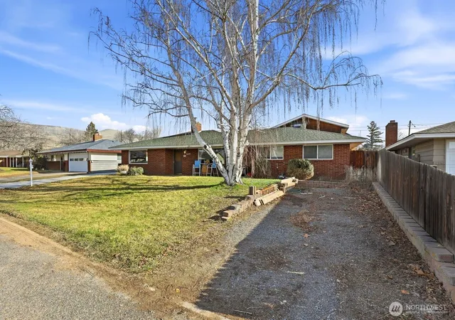 Photo 3 of Sale Pending at 609 N 38th Street, Yakima, WA 98901 | MLS# NWM2471278 | Listing updated on 2026-04-09