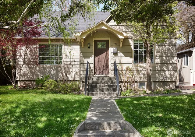Photo 1 of Single family home for sale at 123 E Maple St, Walla Walla, WA 99362 | MLS# NWM2471783 | Listing updated on 2026-10-08