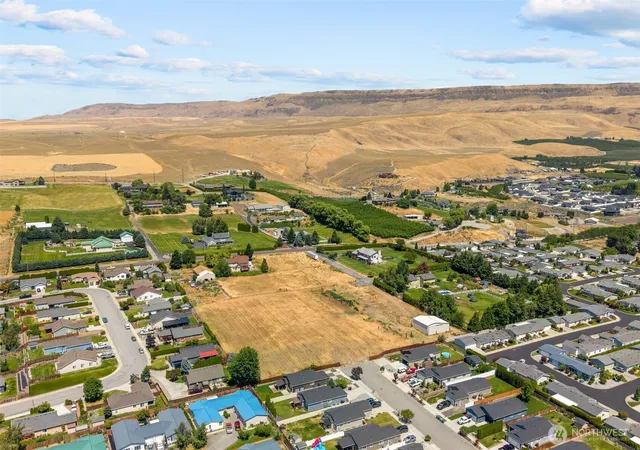 Photo 2 of Sale Pending at 608 N Nester Ct, East Wenatchee, WA 98802 | MLS# NWM2472933 | Listing updated on 2026-08-25