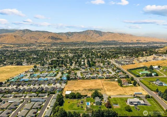 Photo 4 of Sale Pending at 608 N Nester Ct, East Wenatchee, WA 98802 | MLS# NWM2472933 | Listing updated on 2026-08-25