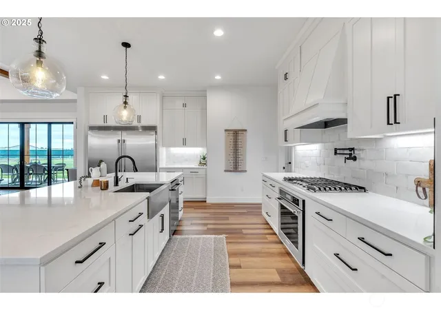Photo 3 of Mansion for sale at 370 Tulip Ln, Woodland, WA 98674 | MLS# NWM2473183 | Listing updated on 2026-10-01