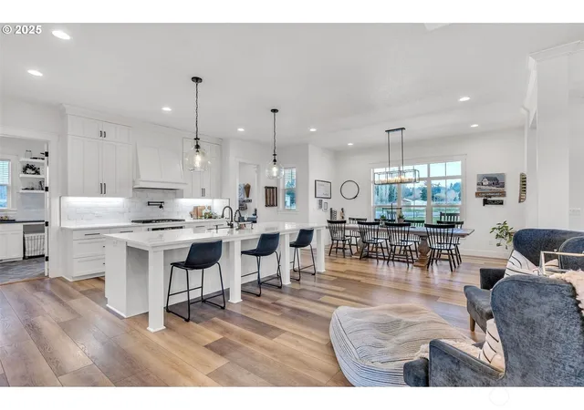 Photo 4 of Single family home for sale at 370 Tulip Ln, Woodland, WA 98674 | MLS# NWM2473183 | Listing updated on 2026-10-01