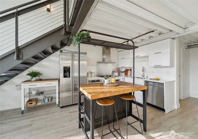 Photo 4 of Sale Pending at 2914 E Madison St #209, Seattle, WA 98112 | MLS# NWM2473199 | Listing updated on 2026-09-25