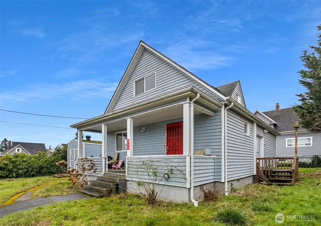Photo 2 of Sale Pending at 624 E Division Ln, Tacoma, WA 98404 | MLS# NWM2475123 | Listing updated on 2026-06-05