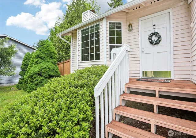 Photo 2 of Sale Pending at 12515 Ne 107th Place, Kirkland, WA 98033 | MLS# NWM2475681 | Listing updated on 2026-08-08