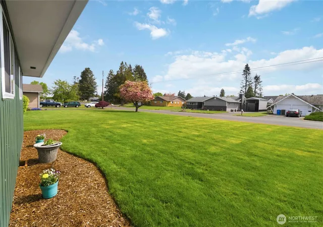 Photo 3 of Sale Pending at 1209 Fieldcrest Ave, Centralia, WA 98531 | MLS# NWM2476316 | Listing updated on 2026-08-05