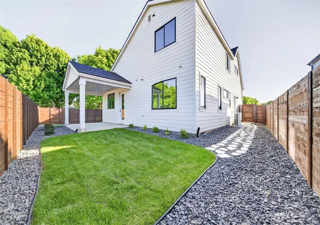 Photo 3 of Single family home for sale at 695 Se Quail Run, College Place, WA 99324 | MLS# NWM2476373 | Listing updated on 2026-09-30