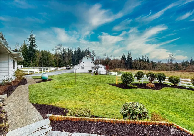 Photo 4 of Single family home for sale at 22128 Bulson Rd, Mount Vernon, WA 98274 | MLS# NWM2476799 | Listing updated on 2026-09-01