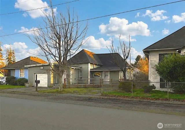 Photo 1 of Sale Pending at 317 W King St, Aberdeen, WA 98520 | MLS# NWM2477300 | Listing updated on 2026-09-25