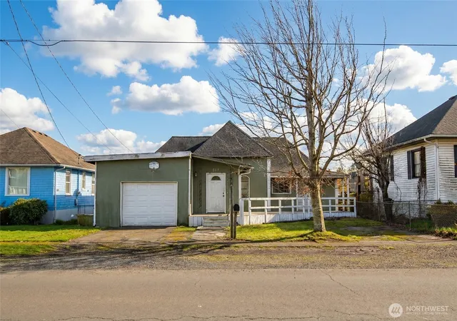 Photo 2 of Sale Pending at 317 W King St, Aberdeen, WA 98520 | MLS# NWM2477300 | Listing updated on 2026-09-25