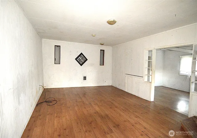 Photo 3 of Sale Pending at 317 W King St, Aberdeen, WA 98520 | MLS# NWM2477300 | Listing updated on 2026-09-25