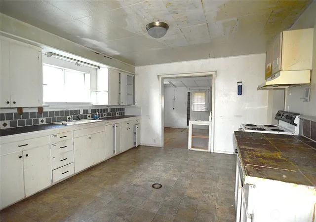 Photo 4 of Sale Pending at 317 W King St, Aberdeen, WA 98520 | MLS# NWM2477300 | Listing updated on 2026-09-25