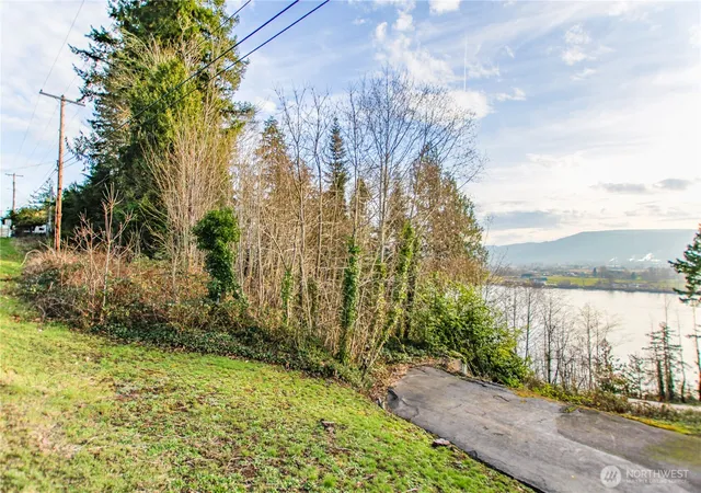 Photo 1 of Sale Pending at 610 Columbia St, Cathlamet, WA 98612 | MLS# NWM2477405 | Listing updated on 2026-09-22