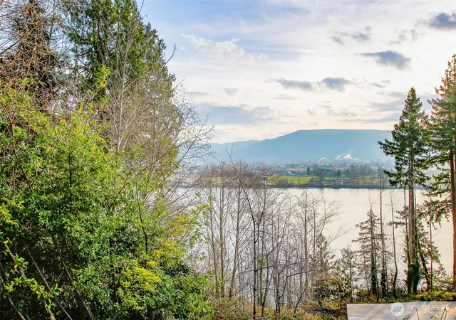 Photo 3 of Sale Pending at 610 Columbia St, Cathlamet, WA 98612 | MLS# NWM2477405 | Listing updated on 2026-09-22