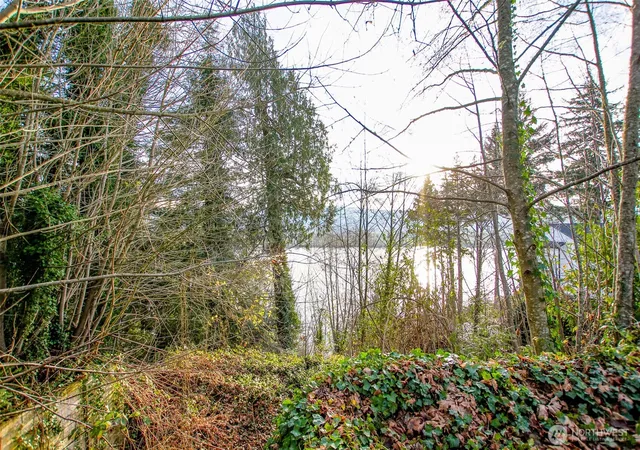 Photo 4 of Sale Pending at 610 Columbia St, Cathlamet, WA 98612 | MLS# NWM2477405 | Listing updated on 2026-09-22
