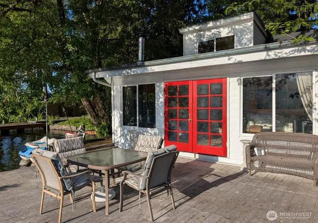 Photo 4 of Single family home for sale at 1111 Lake Sawyer Is, Black Diamond, WA 98010 | MLS# NWM2477526 | Listing updated on 2026-09-25