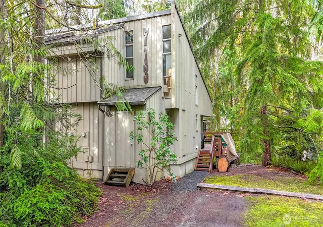 Photo 1 of Townhouse for sale at 713 E Pointes Dr W, Shelton, WA 98584 | MLS# NWM2477578 | Listing updated on 2026-10-19