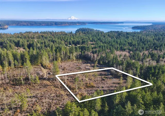 Photo 2 of Sale Pending at 260 E Solbakk Veien Rd, Shelton, WA 98584 | MLS# NWM2477931 | Listing updated on 2026-08-10