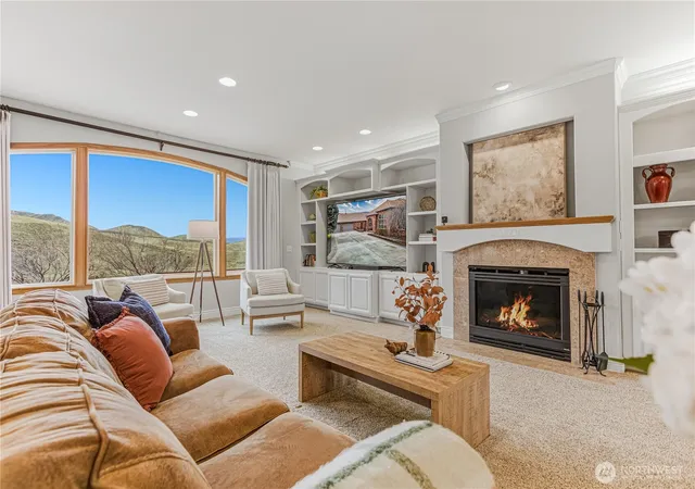 Photo 4 of Single family home for sale at 2008 Broadview N, Wenatchee, WA 98801 | MLS# NWM2477973 | Listing updated on 2026-10-24