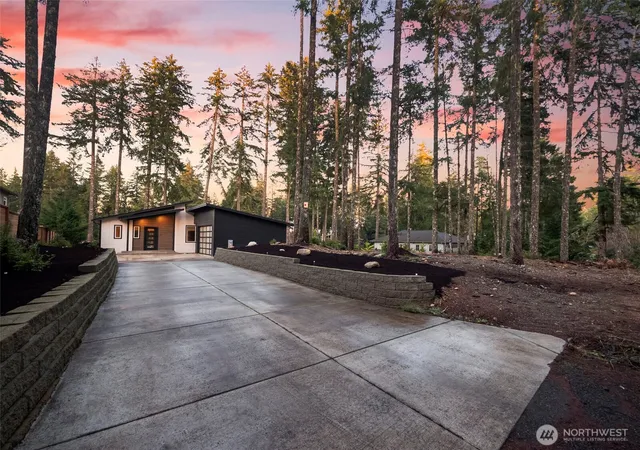 Photo 3 of Single family home for sale at 31 E Westwood Ln, Union, WA 98592 | MLS# NWM2477985 | Listing updated on 2026-10-01