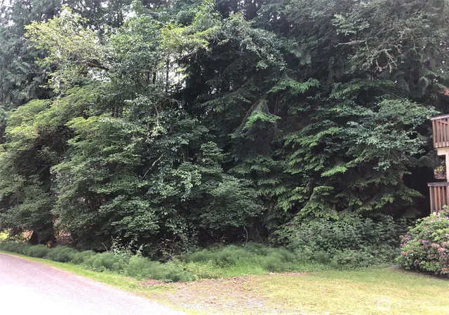 Photo 3 of Sale Pending at 8 Twin Flower Cir, Bellingham, WA 98229 | MLS# NWM2478129 | Listing updated on 2026-09-25
