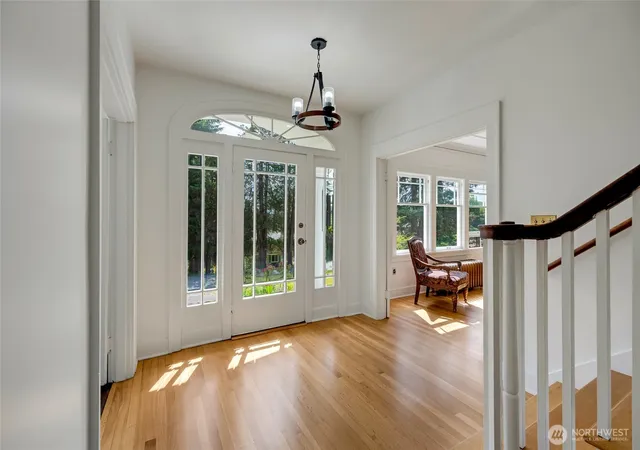 Photo 2 of Single family home for sale at 4918 S 3rd Avenue, Everett, WA 98203 | MLS# NWM2478974 | Listing updated on 2026-09-27