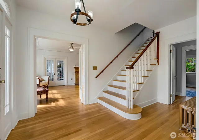 Photo 3 of Single family home for sale at 4918 S 3rd Avenue, Everett, WA 98203 | MLS# NWM2478974 | Listing updated on 2026-09-27