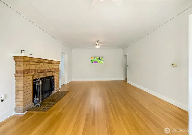 Photo 4 of Single family home for sale at 4918 S 3rd Avenue, Everett, WA 98203 | MLS# NWM2478974 | Listing updated on 2026-09-27