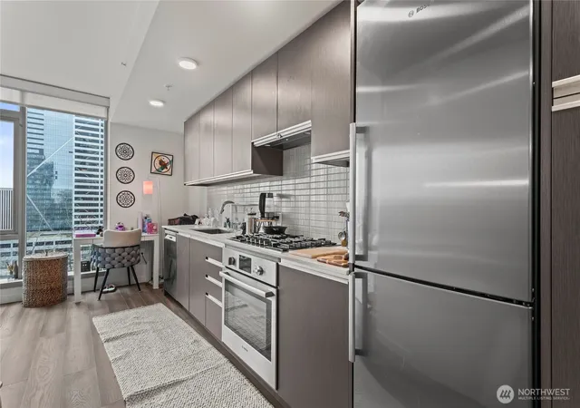 Photo 4 of Sale Pending at 800 Columbia St #703, Seattle, WA 98104 | MLS# NWM2478982 | Listing updated on 2026-09-22