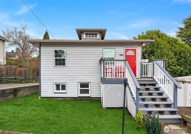 Photo 2 of Sale Pending at 2614 E Pike St, Seattle, WA 98122 | MLS# NWM2479046 | Listing updated on 2026-09-25
